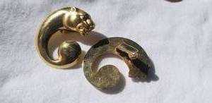lot 16 image: 14K Yellow Gold Panther Pierced Earrings