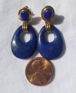 lot 19 image: 14K Yellow Gold and Lapis Dangle Earrings