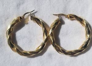 lot 23 image: 14K Yellow Gold Twisted Hoop Earrings