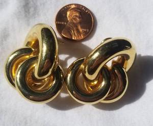 lot 9 image: 14K Yellow Gold Knot Stud Earrings
