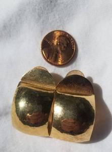 lot 87 image: 14K Yellow Gold Hammered Drop Earrings