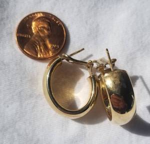 lot 89 image: 14K Yellow Gold Wide Hoop Earrings