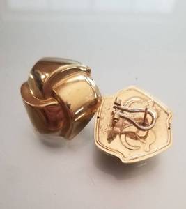 lot 29 image: 14K Yellow Gold Love Knot Earrings
