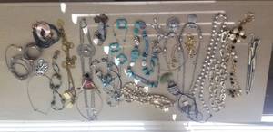 lot 158 image: Collection of Fashion Jewelry Accessories