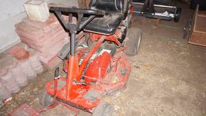 lot 18 image: Snapper Riding Lawn Mower--30 Blade--Intex 12.5 Motor