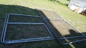 lot 24 image: Large Chain Link Dog Kennel--- 12  x  12