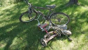 lot 31 image: An Antique SIS-Conquest-Pacific Speed Bicycle & An Antique Childs Tricycle & An Antique Bicycle W One Training Wheel
