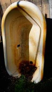 lot 55 image: Vintage Cast Iron Bath Tub