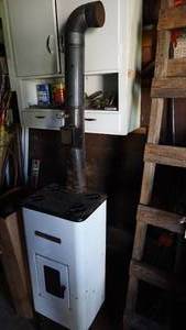 lot 59 image: Antique Jungers Oil Burning Stove  J750512  KEROSENE