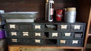 lot 81 image: Metal Drawers--33 12  x  10 12 With Miscellaneous Items