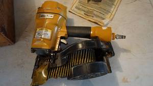 lot 212 image: Stanley Bostitch Commercial Framing Nailer In Homemade Wooden Case---N80CB