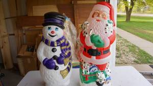 lot 122 image: Santa W Dalmatians & Frosty The Snowman