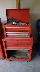 lot 125 image: Stand Up Craftsman Tool Chest And Contents