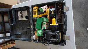 lot 173 image: De Walt 12 Volt Drill W Screws (The Fastener Center)--2 Batteries & Battery Charger--WORKS