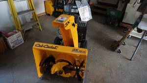 lot 184 image: Cub Cadet Three Stage Snow Thrower  3 X  26 Electric Start--Hardly Used--IN EXCELLENT CONDITION--Has Headlight