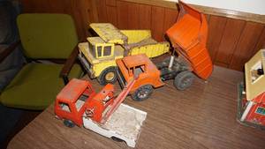 lot 265 image: Tonka Truck-Orange Vy link Truck-Red Wrecker Tow Truck