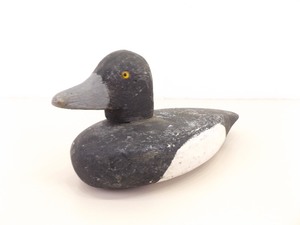 lot 4 image: 12 Antique Wood Carved Glass Eye Duck Decoy