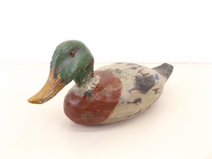 lot 5 image: Vintage Artist Signed 13.75 Wood Carved Glass Eye Duck Decoy