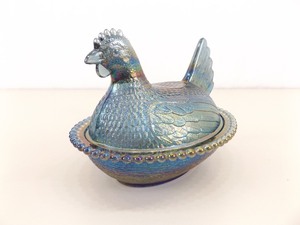 lot 17 image: Vintage 7 Blue Carnival Glass Nesting Hen Chicken Bowl