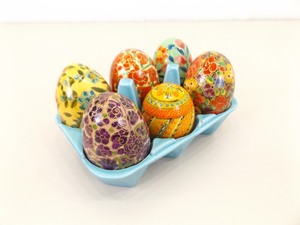lot 23 image: 6 Vintage HIGHLY Detailed Hand Painted Gold Gilded Eggs