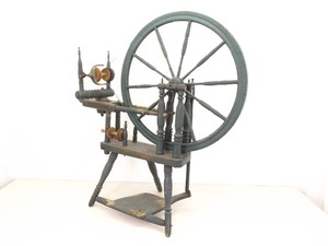 lot 24 image: Antique Wood Spinning Wheel