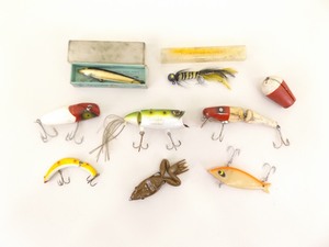 lot 35 image: Lot of Vintage Fishing Lures, Wood Bobbers, etc.