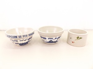 lot 75 image: 3 Vintage Roseville Ransbottom 9 and 6 Mixing Bowls