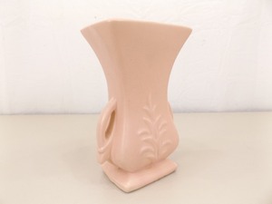 lot 76 image: Vintage McCoy Pottery Pink Glaze 8 Vase