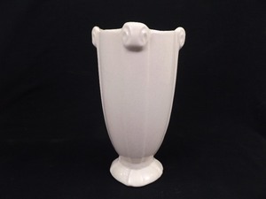 lot 77 image: Vintage McCoy Pottery White 9.5 Vase
