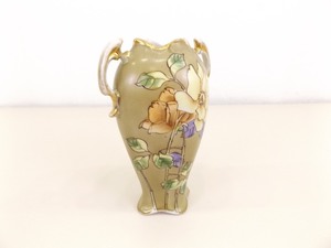 lot 78 image: Vintage Hand Painted Nippon 6 Vase