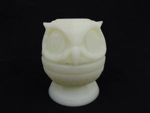 lot 79 image: RARE Fenton Custard Glass Owl and 7 Hand Painted and Signed Bud Vase