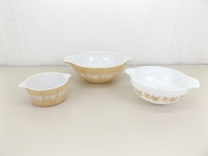 lot 84 image: Vintage Pyrex Sandalwood Pattern 3 Piece Mixing Bowl Set