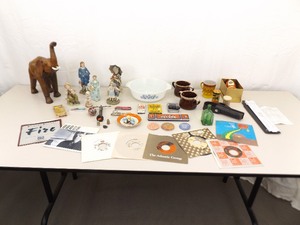 lot 100 image: Lot of Misc Collectibles