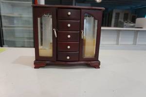 Jewelry box