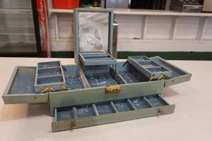 Jewelry box