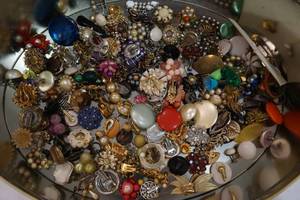 Tin with earrings