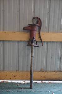 Hand pump