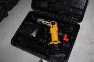 lot 1049 image: DeWalt DW920 7.2V Cordless Screwdriver Heavy Duty  with Battery, Charger, Case