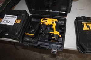 lot 1048 image: DeWalt DW979 12V Cordless DrywallDeck Screwdriver Variable Speed  with Battery, Charger, Case