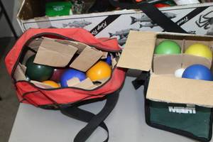 lot 1050 image: Bocce Ball Set