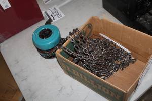 lot 1069 image: Chain Hoist 2-Ton