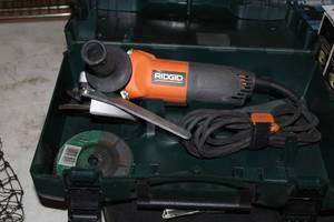 lot 1052 image: Ridgid R1000 4-12 Grinder  with Plastic Case