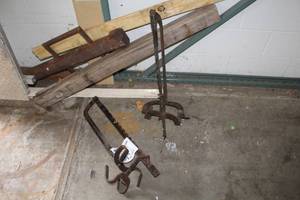 lot 1042 image: Lot of (2) Ladder Stabilizers