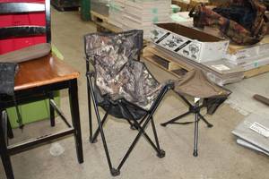 lot 1099 image: Lot of (2) Folding Chairs
