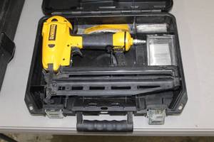 lot 1027 image: DeWalt D51256 Pneumatic  2-12 Finish Nailer 16GA  with Plastic Case