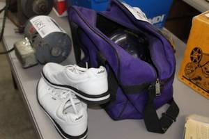 lot 1079 image: Bowling Set  with Bowling Ball, Ball Bag, Bowling Shoes Size 10 White