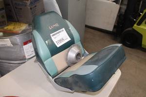 lot 1088 image: Lund Boat Seat