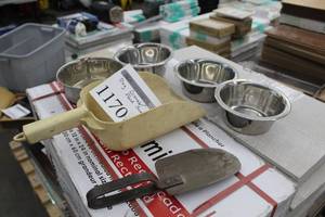 lot 1170 image: Lot of Stainless Steel Dog Dishes, PlasticMetal Food Scoops