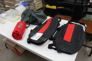 lot 1151 image: Duffel Bags (x3), Blanket (x1)