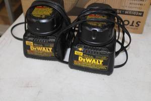 lot 1173 image: DeWalt DW9116 7.2V-18V Chargers (x2)  with DeWalt 18V Batteries (x2)